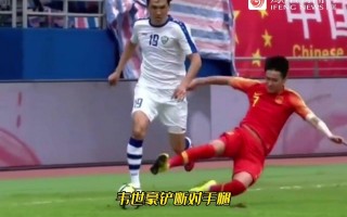 闯进足球比赛现场犯规吗，闯进足球比赛现场犯规吗视频